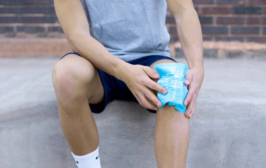 runner icing their knee