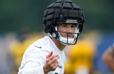 football player wearing headgear to get protection from concussion